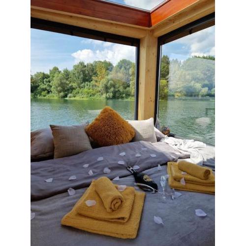 AQUACHILL houseboat & wellness